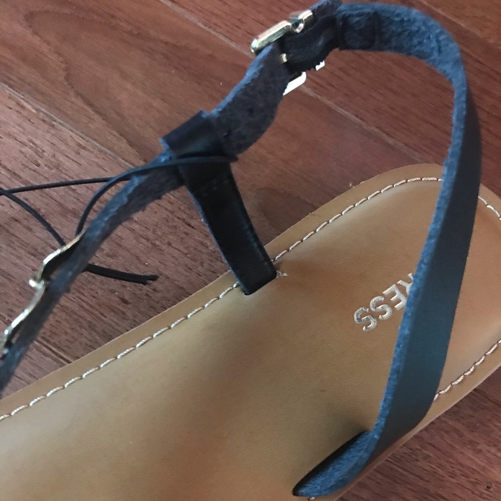 Express Sandals 🖤 - Picture 16 of 16